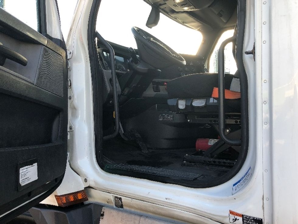 Day Cab Tractor-Heavy Duty Tractors-Freightliner-2020-T12664ST-Spokane Valley-WA-547,081\n\t\tmiles-$ 39,750 - Image 9