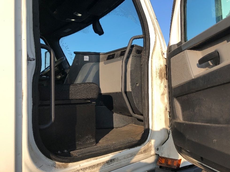 Day Cab Tractor-Heavy Duty Tractors-Freightliner-2020-T12664ST-Spokane-WA-552,905\n\t\tmiles-$ 42,250 - Image 11