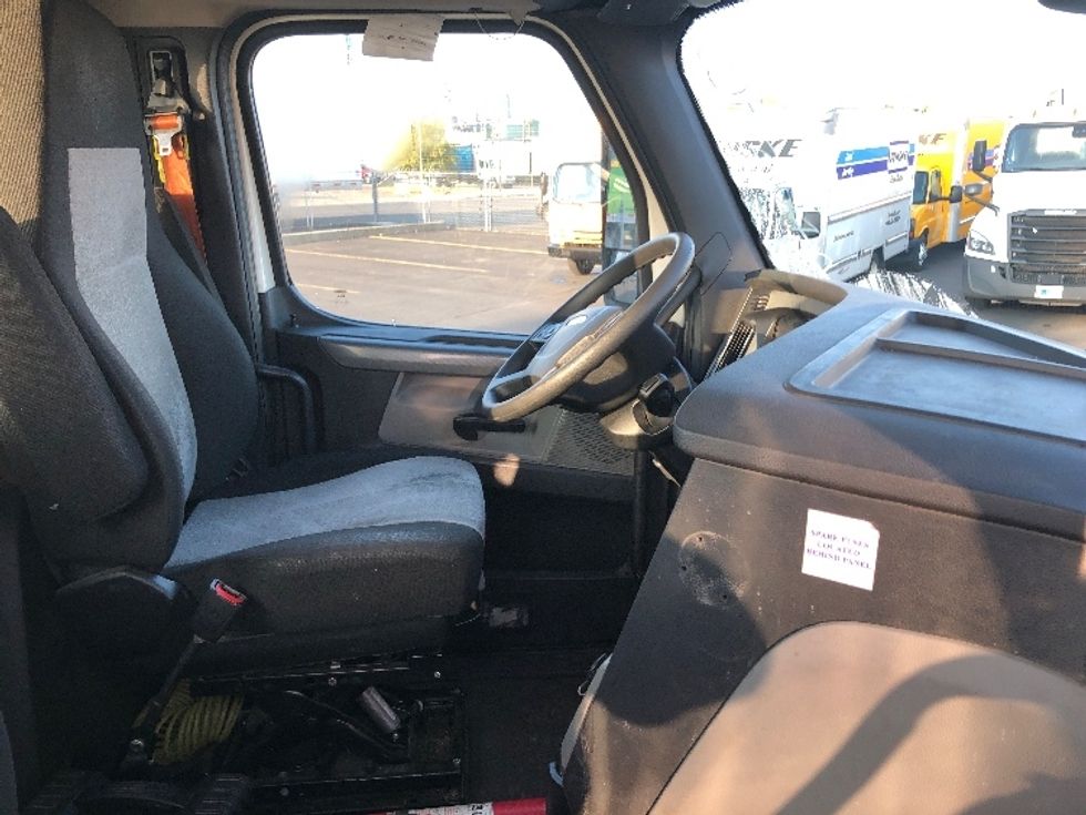 Day Cab Tractor-Heavy Duty Tractors-Freightliner-2020-T12664ST-Spokane-WA-552,905\n\t\tmiles-$ 42,250 - Image 13