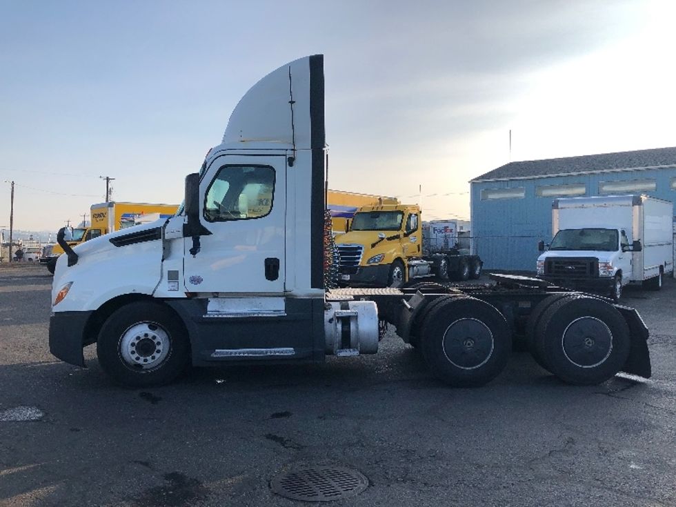 Day Cab Tractor-Heavy Duty Tractors-Freightliner-2020-T12664ST-Spokane-WA-552,905\n\t\tmiles-$ 42,250 - Image 4