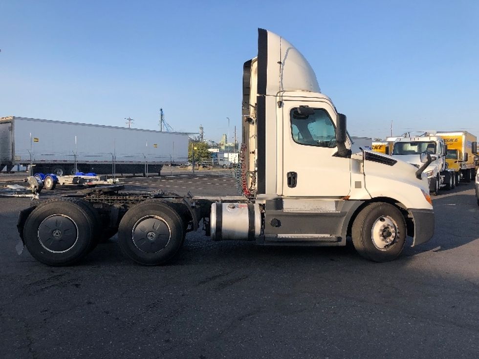 Day Cab Tractor-Heavy Duty Tractors-Freightliner-2020-T12664ST-Spokane-WA-552,905\n\t\tmiles-$ 42,250 - Image 8