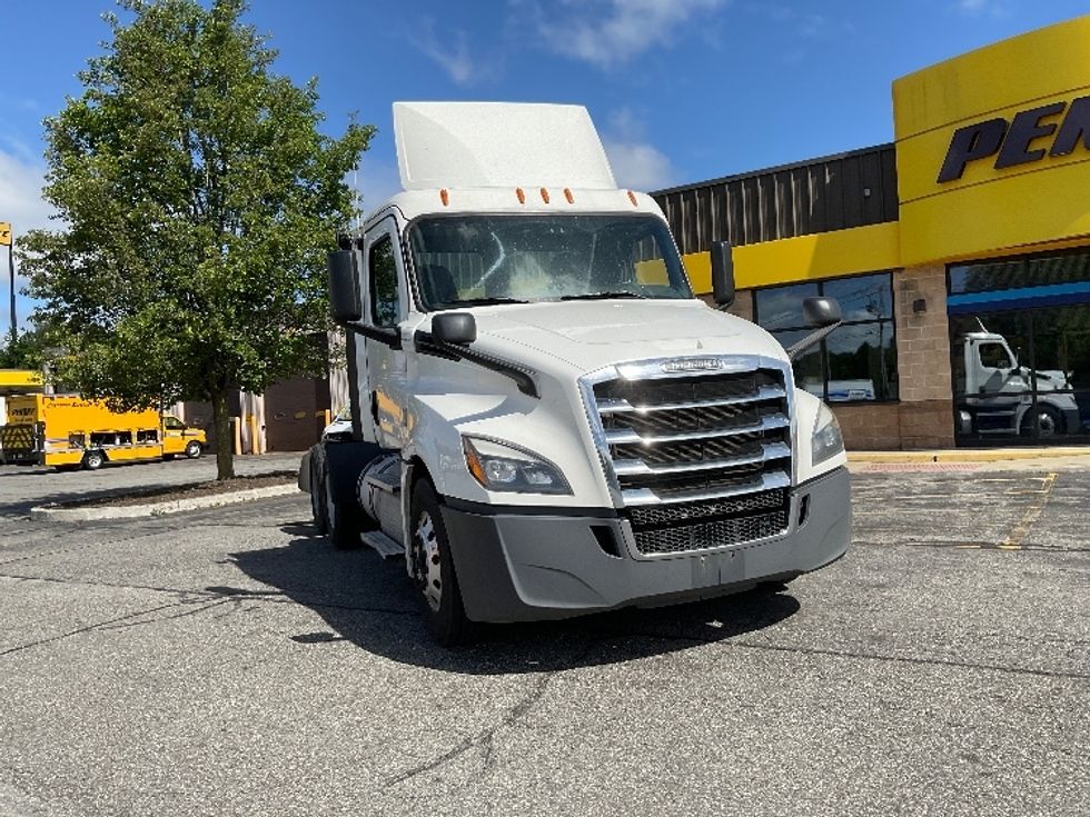 Day Cab Tractor-Heavy Duty Tractors-Freightliner-2020-T12664ST-Springfield-MA-439,996\n\t\tmiles-$ 43,500 - Image 1