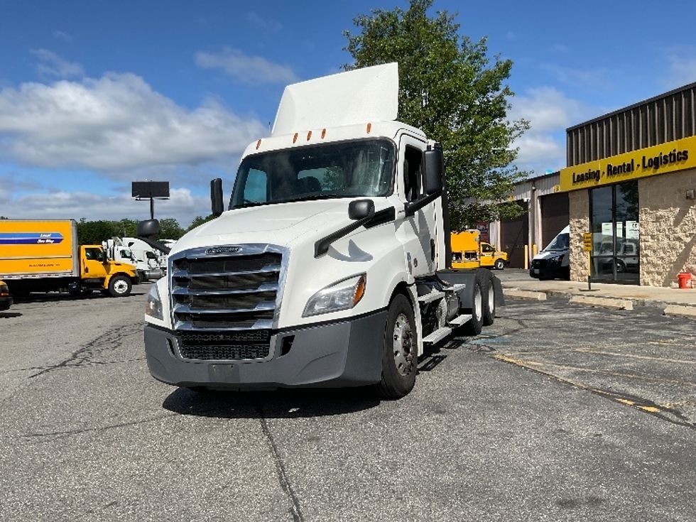 Day Cab Tractor-Heavy Duty Tractors-Freightliner-2020-T12664ST-Springfield-MA-439,996\n\t\tmiles-$ 43,500 - Image 3