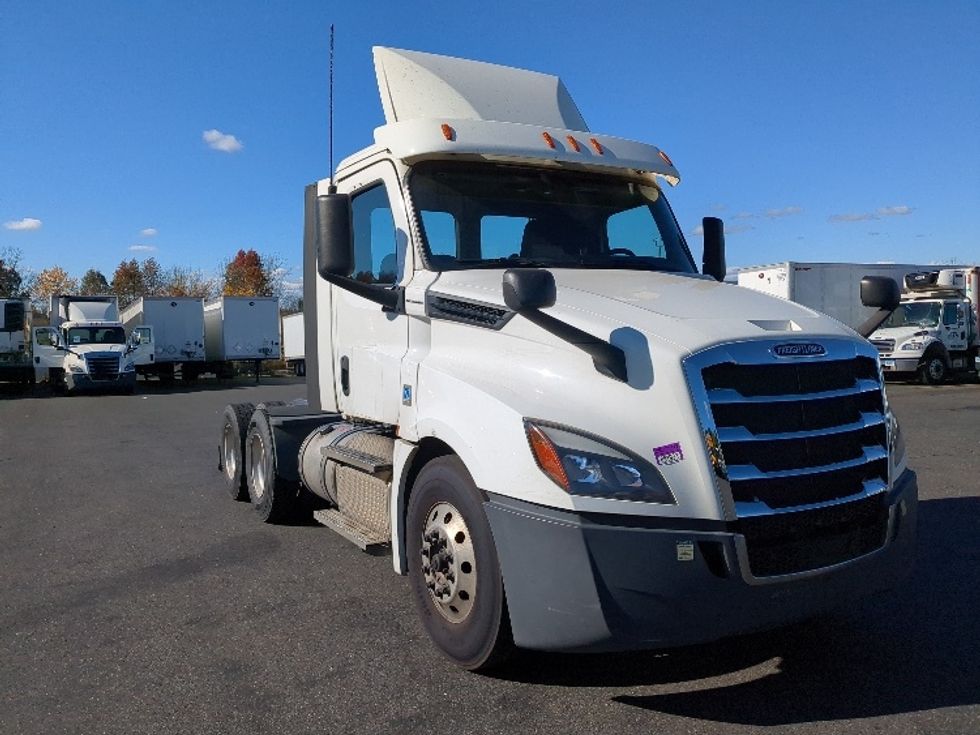 Day Cab Tractor-Heavy Duty Tractors-Freightliner-2020-T12664ST-Springfield-MA-491,500\n\t\tmiles-$ 40,000 - Image 1
