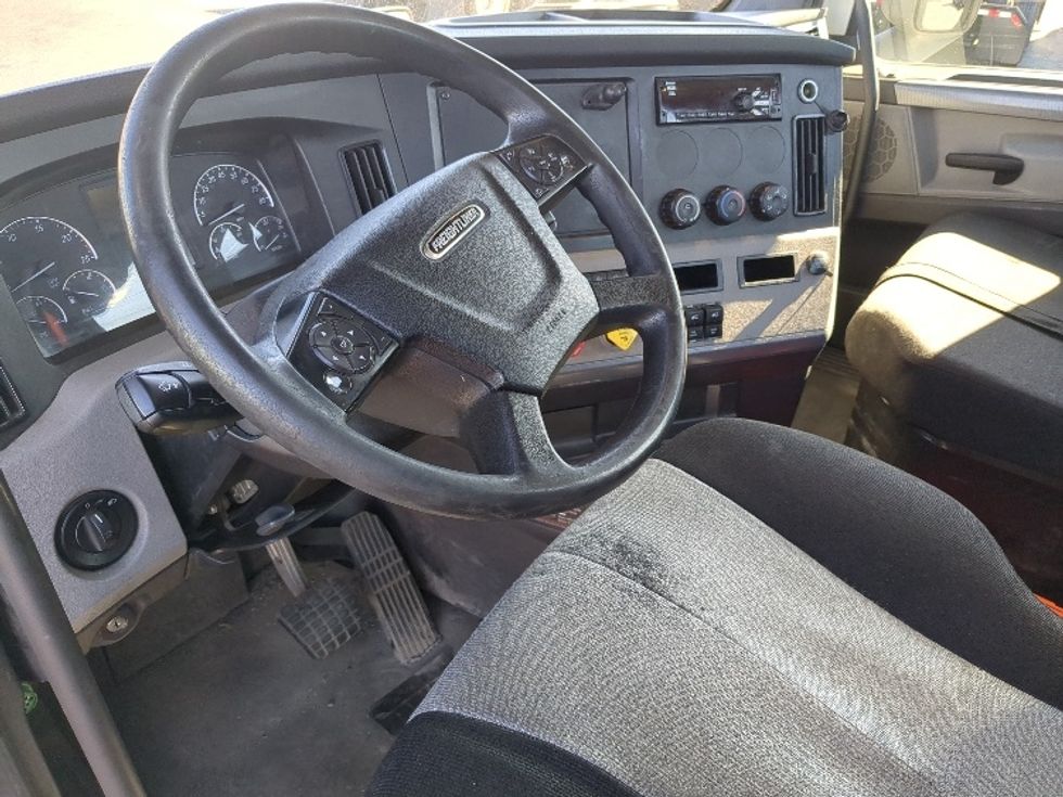 Day Cab Tractor-Heavy Duty Tractors-Freightliner-2020-T12664ST-Springfield-MA-491,500\n\t\tmiles-$ 40,000 - Image 10