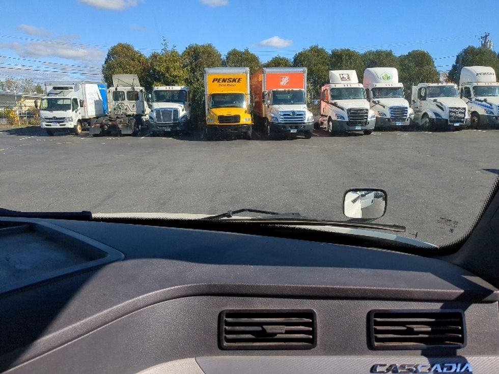 Day Cab Tractor-Heavy Duty Tractors-Freightliner-2020-T12664ST-Springfield-MA-491,500\n\t\tmiles-$ 40,000 - Image 13