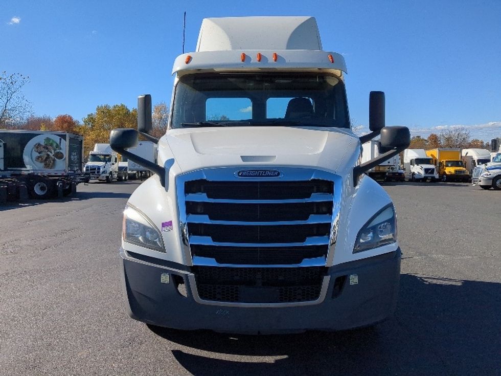 Day Cab Tractor-Heavy Duty Tractors-Freightliner-2020-T12664ST-Springfield-MA-491,500\n\t\tmiles-$ 40,000 - Image 2