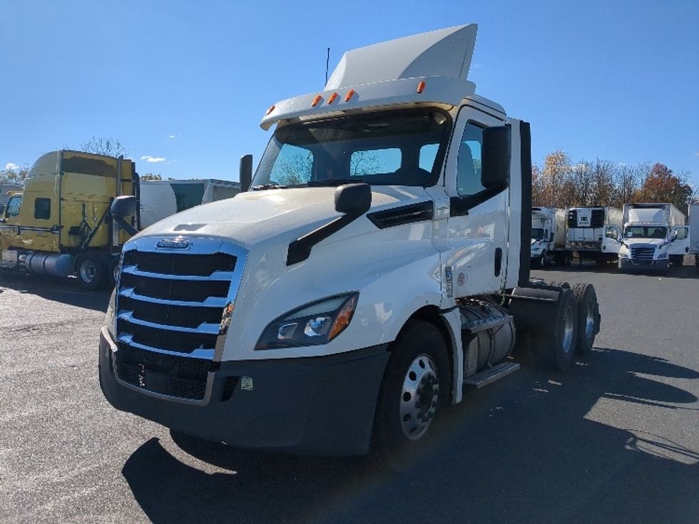 Day Cab Tractor-Heavy Duty Tractors-Freightliner-2020-T12664ST-Springfield-MA-491,500\n\t\tmiles-$ 40,000 - Image 3
