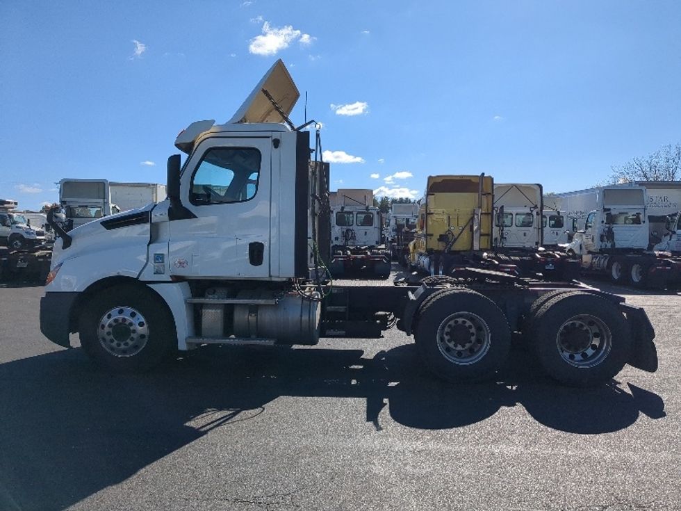 Day Cab Tractor-Heavy Duty Tractors-Freightliner-2020-T12664ST-Springfield-MA-491,500\n\t\tmiles-$ 40,000 - Image 4