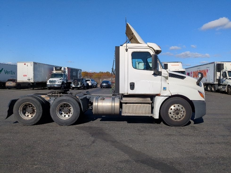 Day Cab Tractor-Heavy Duty Tractors-Freightliner-2020-T12664ST-Springfield-MA-491,500\n\t\tmiles-$ 40,000 - Image 8