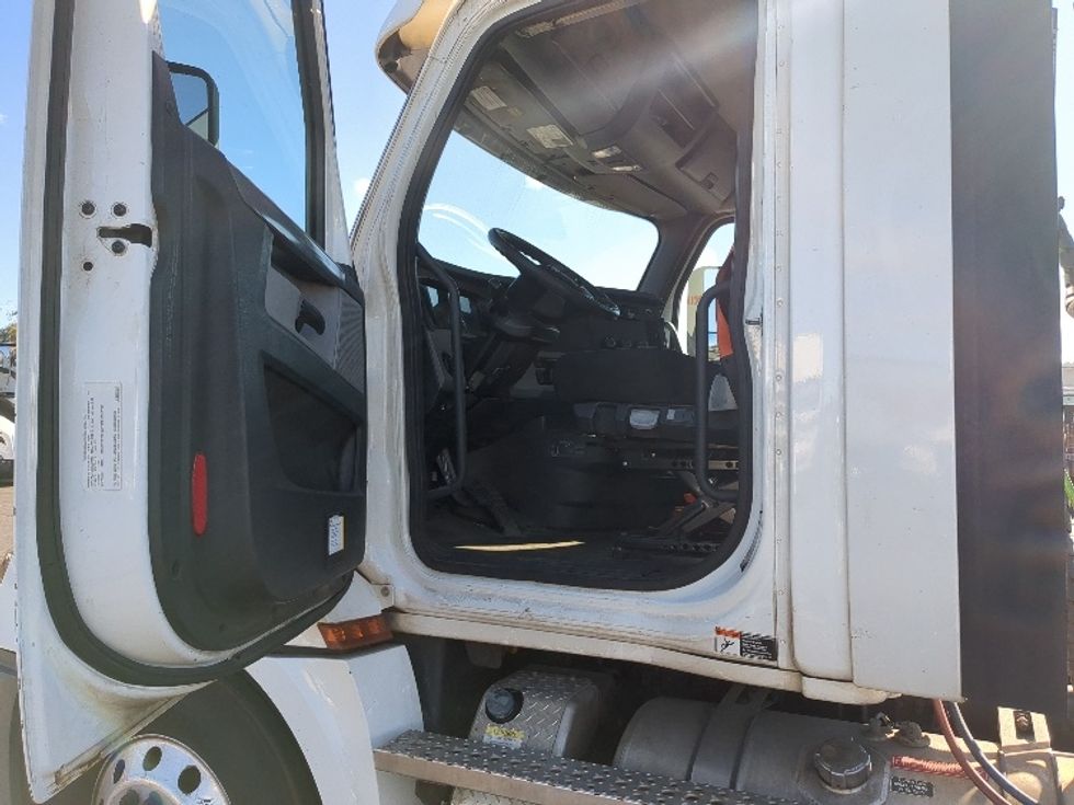 Day Cab Tractor-Heavy Duty Tractors-Freightliner-2020-T12664ST-Springfield-MA-491,500\n\t\tmiles-$ 40,000 - Image 9