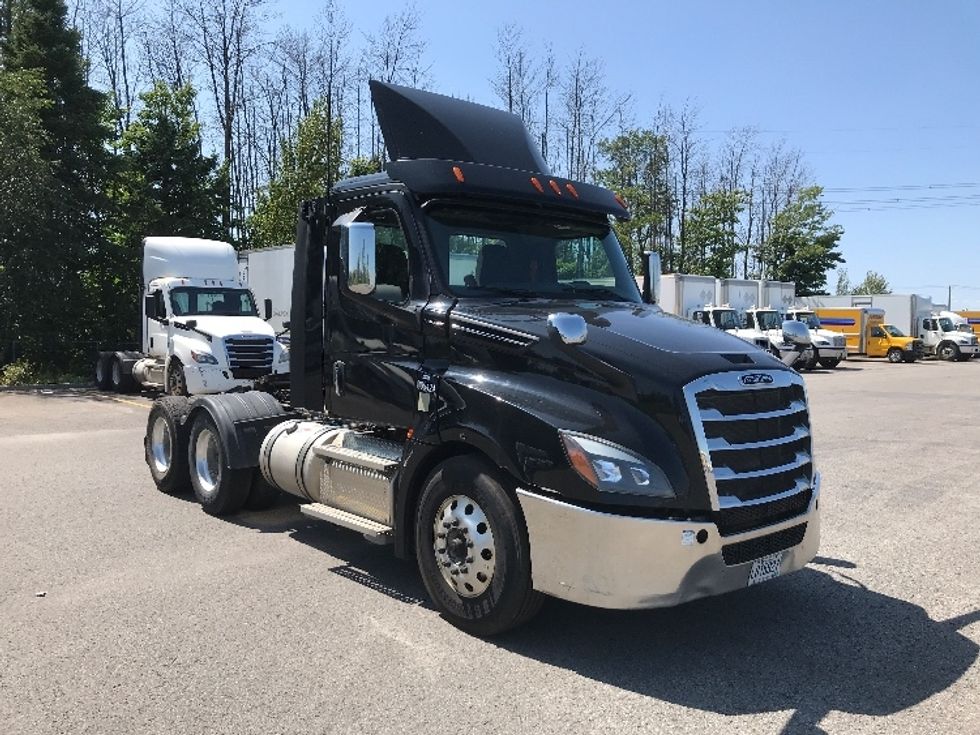 Day Cab Tractor-Heavy Duty Tractors-Freightliner-2020-T12664ST-Ste-Foy-PQ-216,120\n\t\tkm-$ 84,250 - Image 1