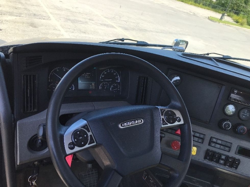 Day Cab Tractor-Heavy Duty Tractors-Freightliner-2020-T12664ST-Ste-Foy-PQ-216,120\n\t\tkm-$ 84,250 - Image 11