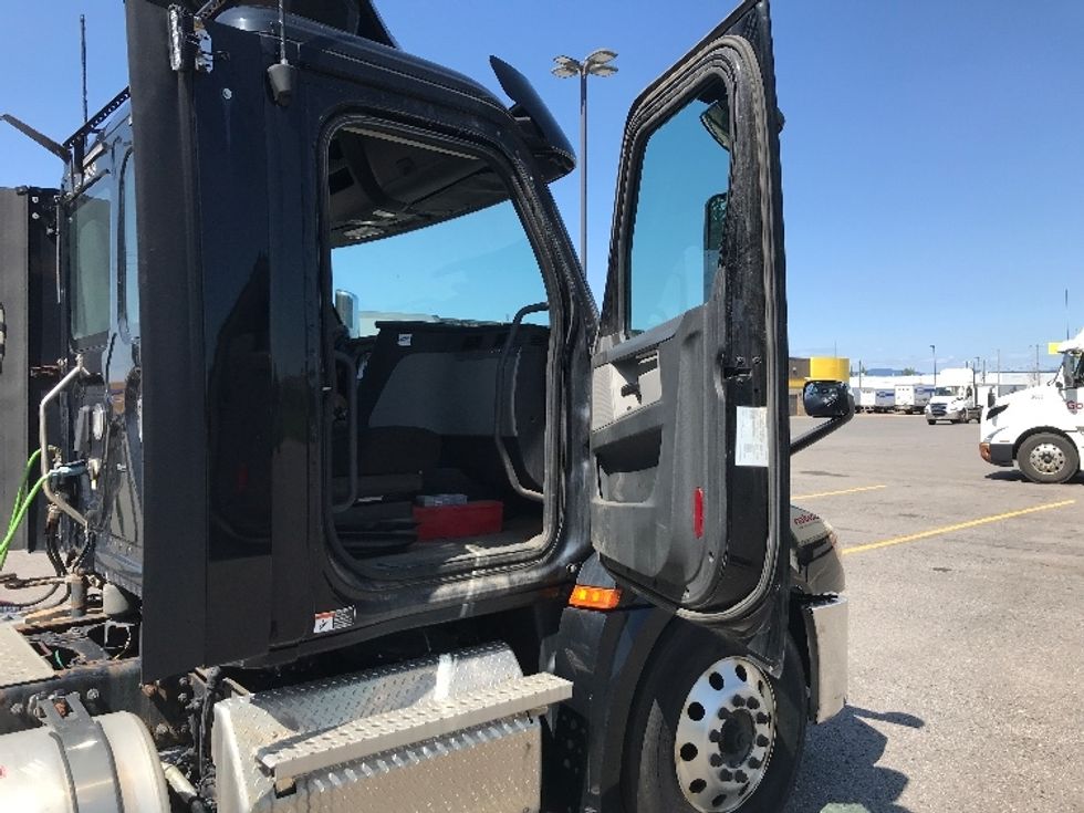 Day Cab Tractor-Heavy Duty Tractors-Freightliner-2020-T12664ST-Ste-Foy-PQ-216,120\n\t\tkm-$ 84,250 - Image 12