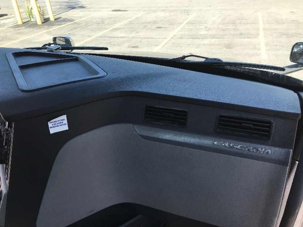 Day Cab Tractor-Heavy Duty Tractors-Freightliner-2020-T12664ST-Ste-Foy-PQ-216,120\n\t\tkm-$ 84,250 - Image 13