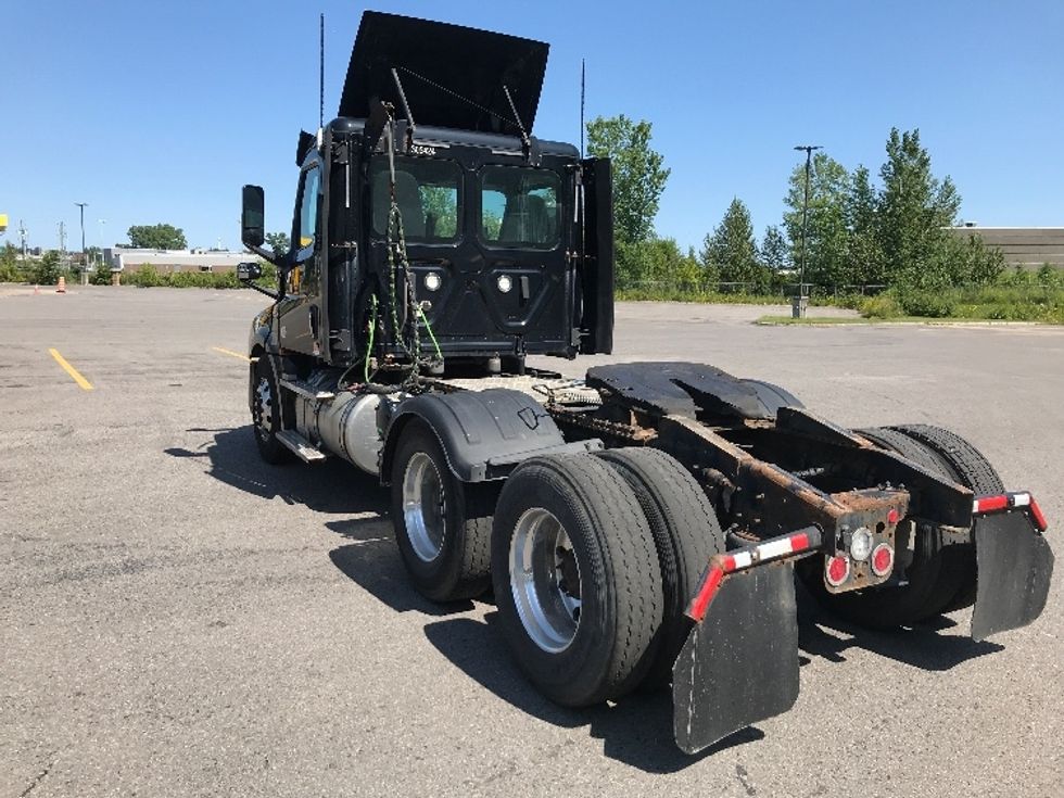 Day Cab Tractor-Heavy Duty Tractors-Freightliner-2020-T12664ST-Ste-Foy-PQ-216,120\n\t\tkm-$ 84,250 - Image 5