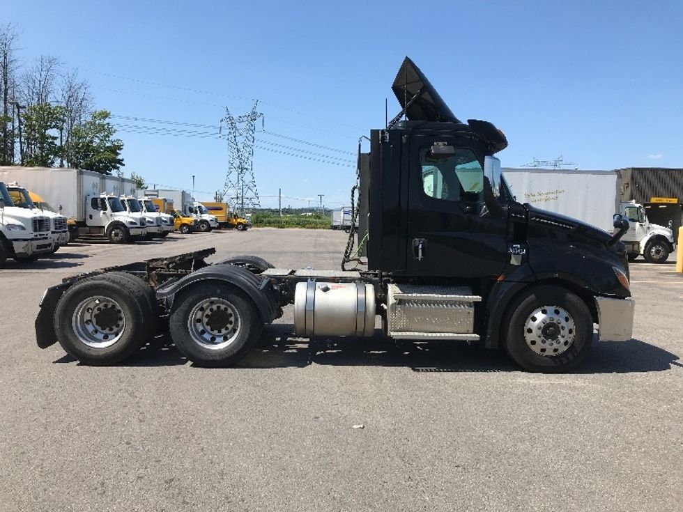 Day Cab Tractor-Heavy Duty Tractors-Freightliner-2020-T12664ST-Ste-Foy-PQ-216,120\n\t\tkm-$ 84,250 - Image 8