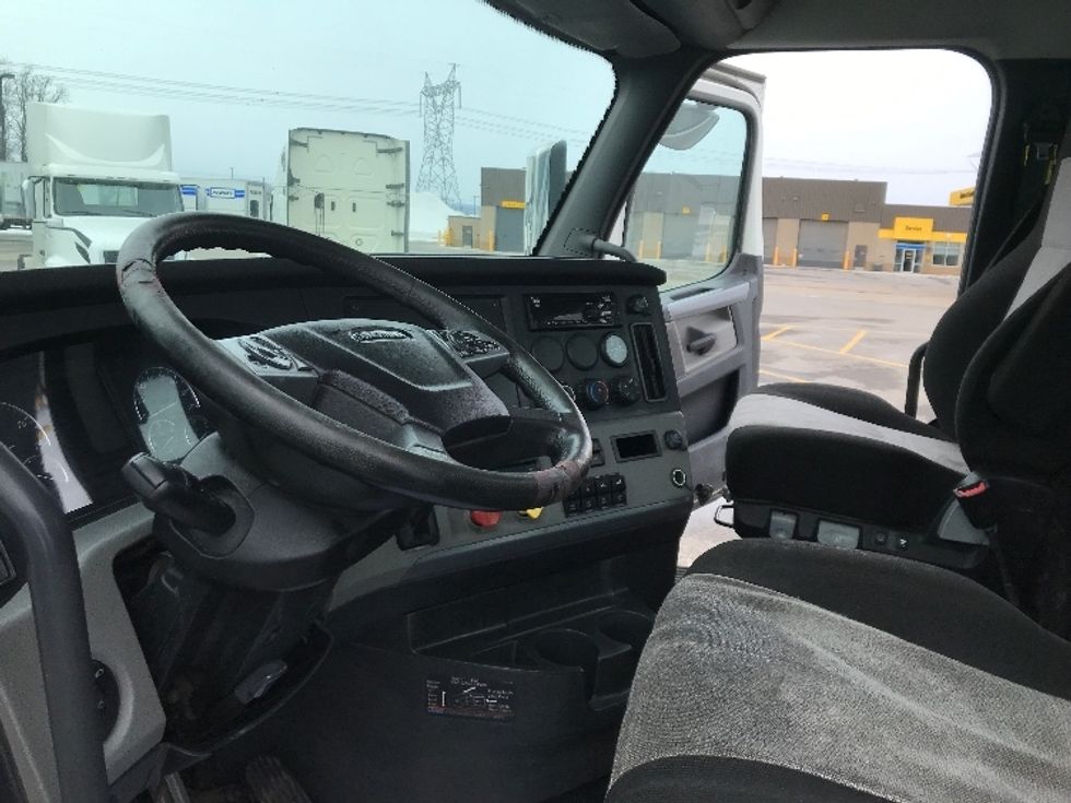 Day Cab Tractor-Heavy Duty Tractors-Freightliner-2020-T12664ST-Ste-Foy-PQ-219,426\n\t\tkm-$ 89,000 - Image 10
