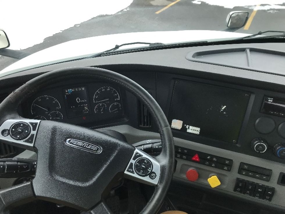 Day Cab Tractor-Heavy Duty Tractors-Freightliner-2020-T12664ST-Ste-Foy-PQ-219,426\n\t\tkm-$ 89,000 - Image 11