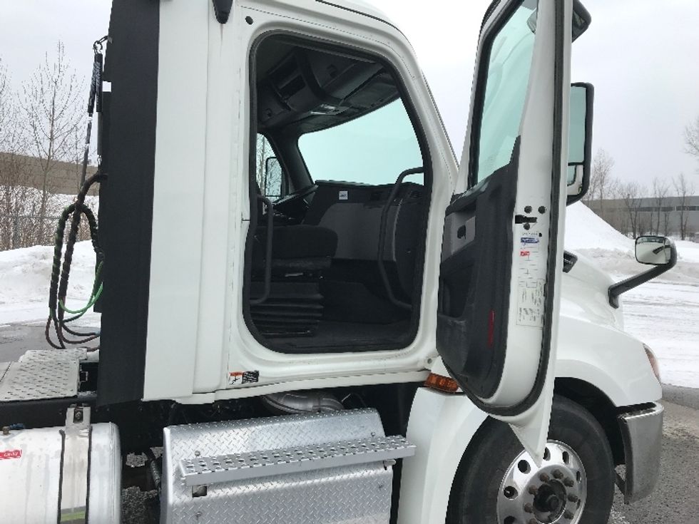 Day Cab Tractor-Heavy Duty Tractors-Freightliner-2020-T12664ST-Ste-Foy-PQ-219,426\n\t\tkm-$ 89,000 - Image 12