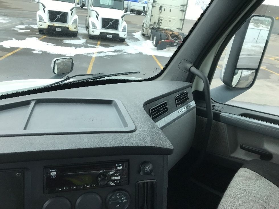 Day Cab Tractor-Heavy Duty Tractors-Freightliner-2020-T12664ST-Ste-Foy-PQ-219,426\n\t\tkm-$ 89,000 - Image 13
