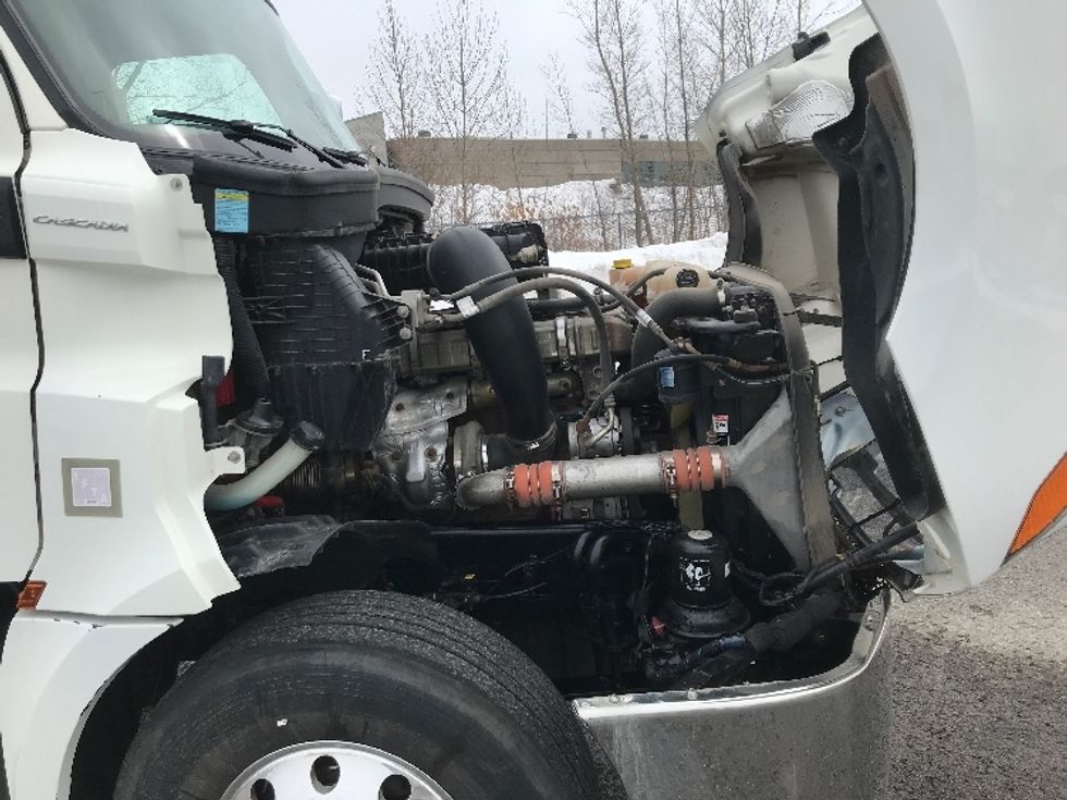 Day Cab Tractor-Heavy Duty Tractors-Freightliner-2020-T12664ST-Ste-Foy-PQ-219,426\n\t\tkm-$ 89,000 - Image 15
