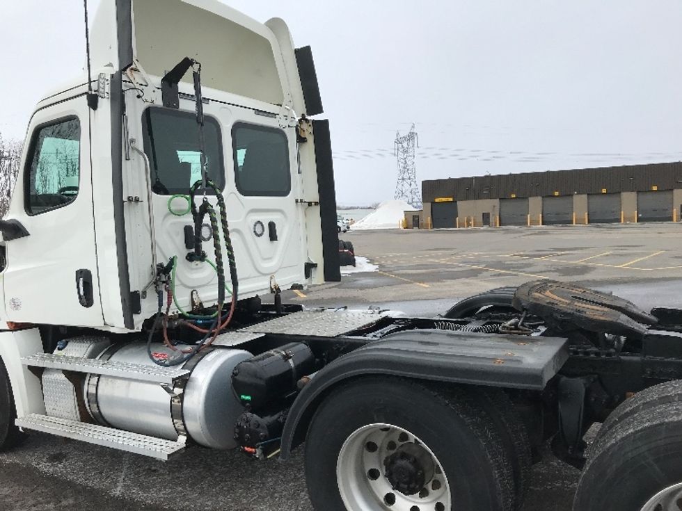Day Cab Tractor-Heavy Duty Tractors-Freightliner-2020-T12664ST-Ste-Foy-PQ-219,426\n\t\tkm-$ 89,000 - Image 17