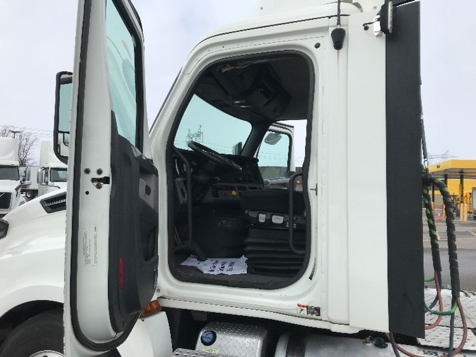 Day Cab Tractor-Heavy Duty Tractors-Freightliner-2020-T12664ST-Ste-Foy-PQ-219,426\n\t\tkm-$ 89,000 - Image 9