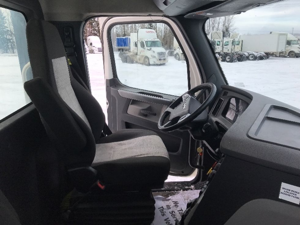 Day Cab Tractor-Heavy Duty Tractors-Freightliner-2020-T12664ST-Ste-Foy-PQ-248,807\n\t\tkm-$ 77,000 - Image 14