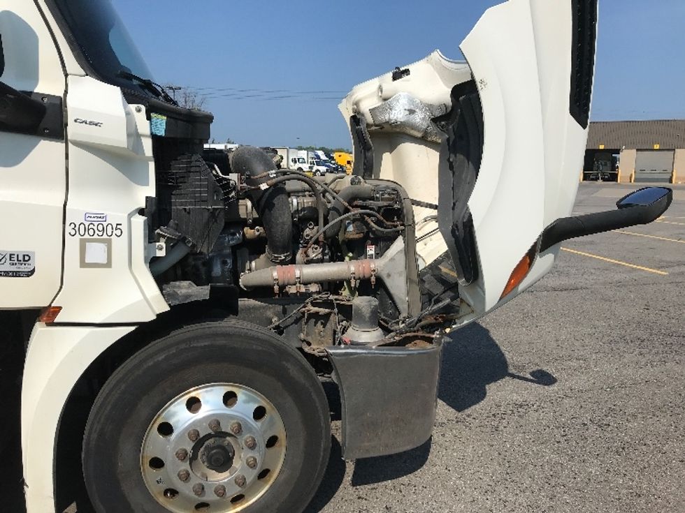 Day Cab Tractor-Heavy Duty Tractors-Freightliner-2020-T12664ST-Ste-Foy-PQ-439,386\n\t\tkm-$ 74,500 - Image 15