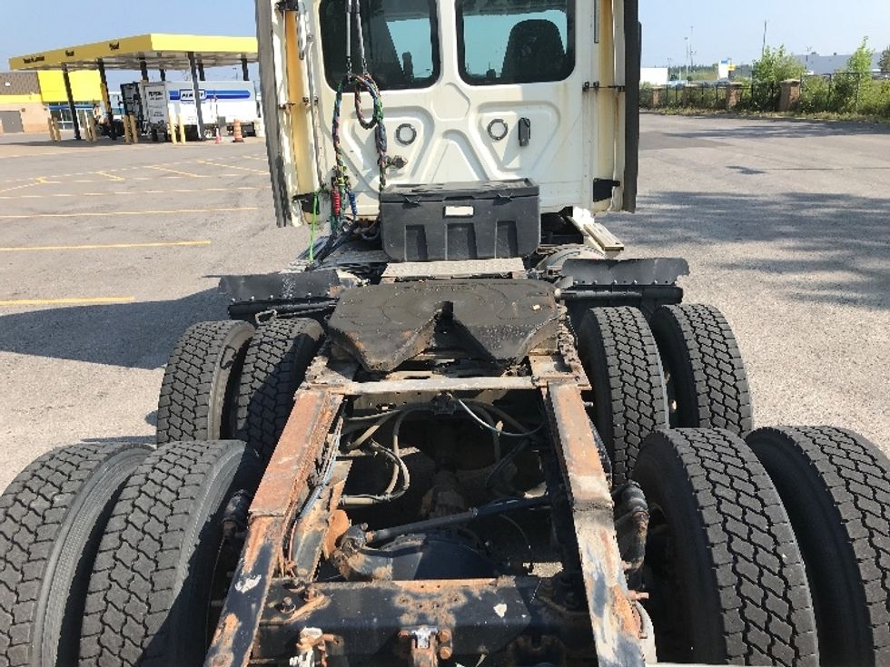 Day Cab Tractor-Heavy Duty Tractors-Freightliner-2020-T12664ST-Ste-Foy-PQ-439,386\n\t\tkm-$ 74,500 - Image 6
