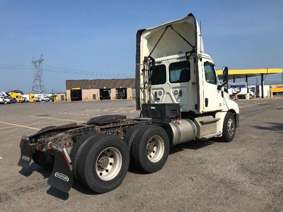 Day Cab Tractor-Heavy Duty Tractors-Freightliner-2020-T12664ST-Ste-Foy-PQ-439,386\n\t\tkm-$ 74,500 - Image 7