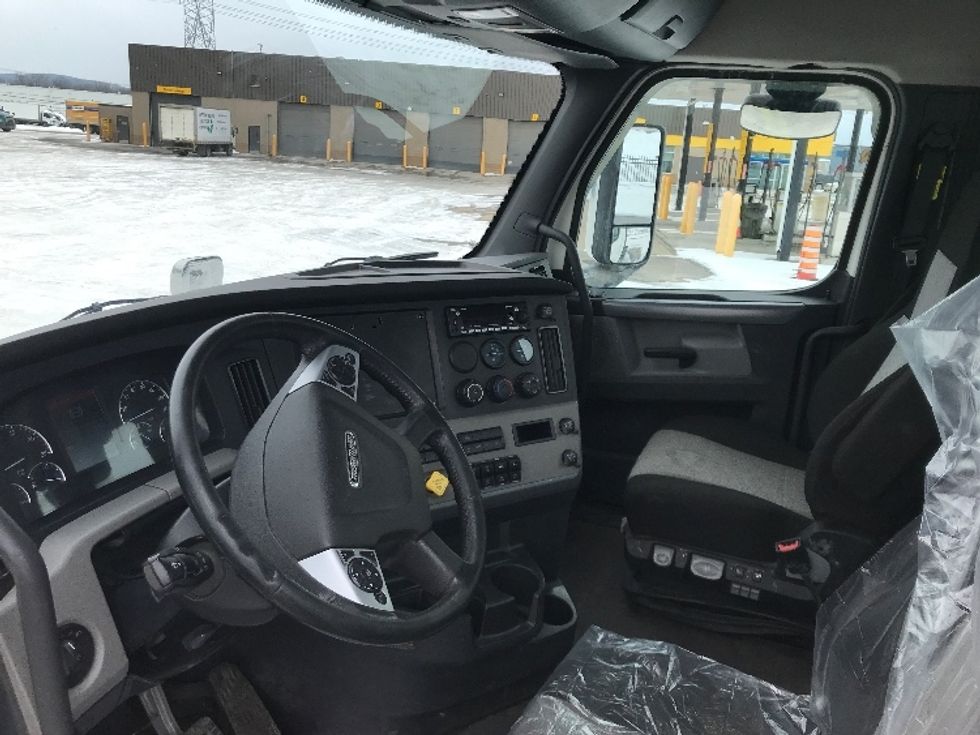 Day Cab Tractor-Heavy Duty Tractors-Freightliner-2020-T12664ST-Ste-Foy-PQ-478,139\n\t\tkm-$ 66,250 - Image 10