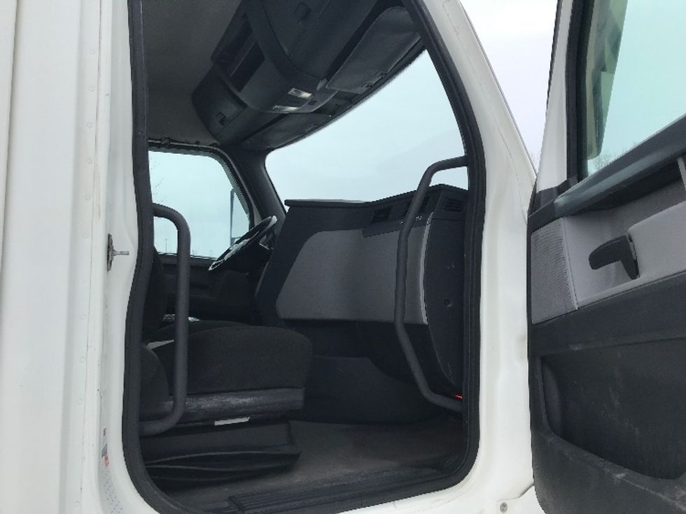 Day Cab Tractor-Heavy Duty Tractors-Freightliner-2020-T12664ST-Ste-Foy-PQ-478,139\n\t\tkm-$ 66,250 - Image 12