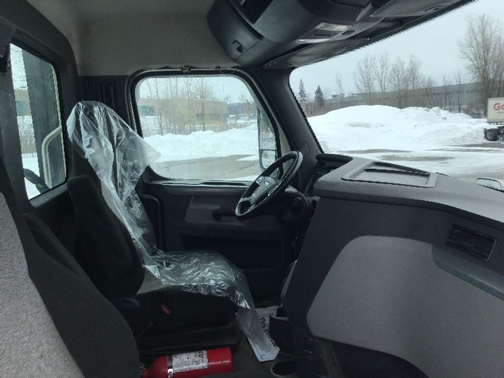 Day Cab Tractor-Heavy Duty Tractors-Freightliner-2020-T12664ST-Ste-Foy-PQ-478,139\n\t\tkm-$ 66,250 - Image 14