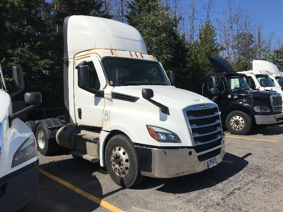 Day Cab Tractor-Heavy Duty Tractors-Freightliner-2020-T12664ST-Ste-Foy-PQ-513,802\n\t\tkm-$ 71,000 - Image 1