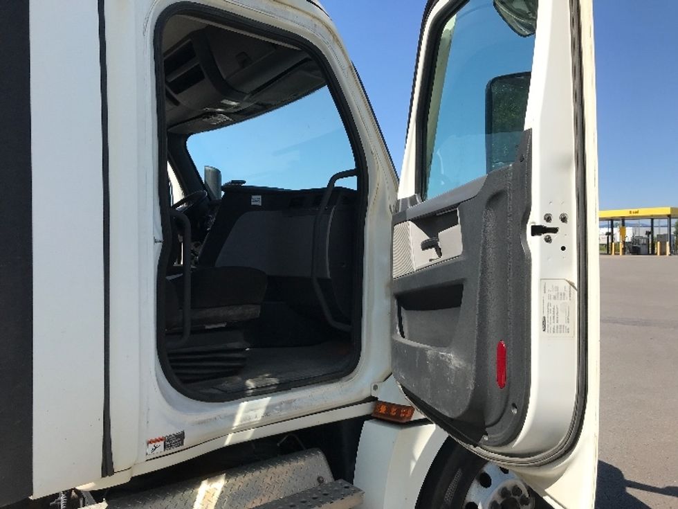 Day Cab Tractor-Heavy Duty Tractors-Freightliner-2020-T12664ST-Ste-Foy-PQ-513,802\n\t\tkm-$ 71,000 - Image 12