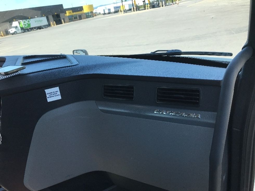 Day Cab Tractor-Heavy Duty Tractors-Freightliner-2020-T12664ST-Ste-Foy-PQ-513,802\n\t\tkm-$ 71,000 - Image 13