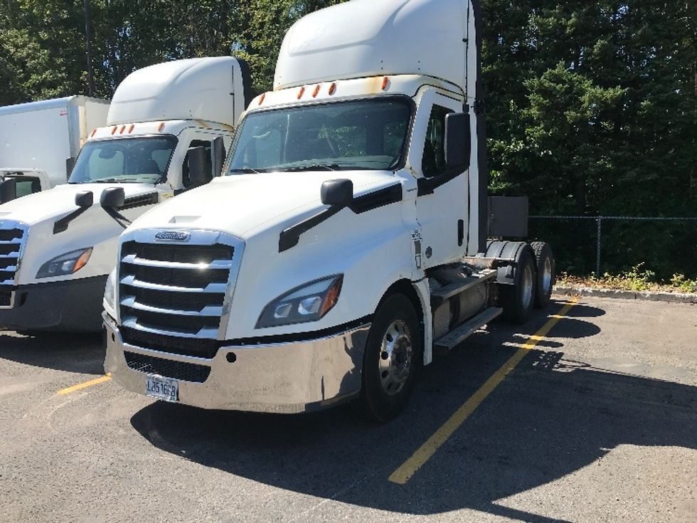 Day Cab Tractor-Heavy Duty Tractors-Freightliner-2020-T12664ST-Ste-Foy-PQ-513,802\n\t\tkm-$ 71,000 - Image 3