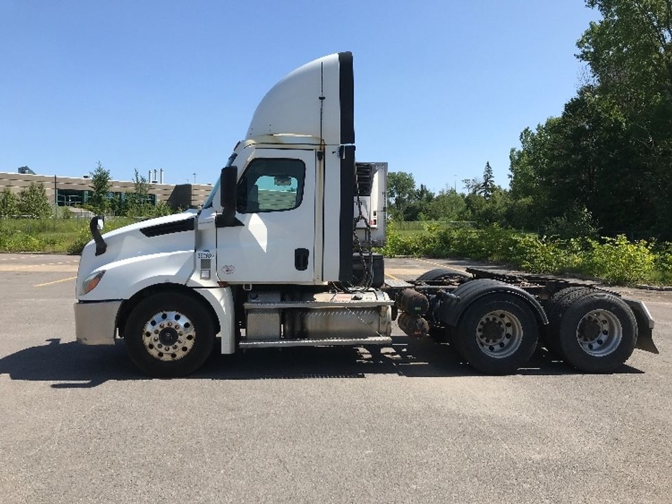 Day Cab Tractor-Heavy Duty Tractors-Freightliner-2020-T12664ST-Ste-Foy-PQ-513,802\n\t\tkm-$ 71,000 - Image 4