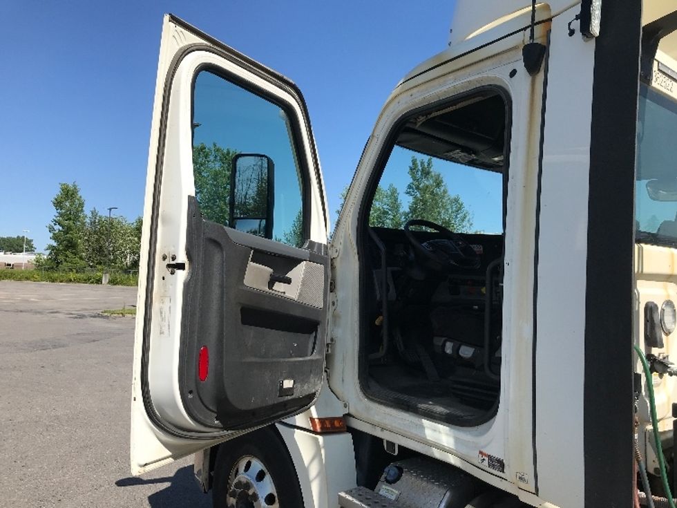 Day Cab Tractor-Heavy Duty Tractors-Freightliner-2020-T12664ST-Ste-Foy-PQ-513,802\n\t\tkm-$ 71,000 - Image 9