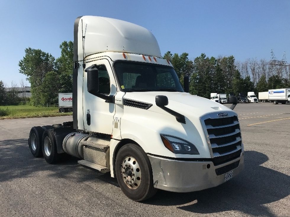Day Cab Tractor-Heavy Duty Tractors-Freightliner-2020-T12664ST-Ste-Foy-PQ-553,460\n\t\tkm-$ 69,250 - Image 1