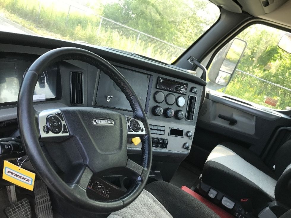 Day Cab Tractor-Heavy Duty Tractors-Freightliner-2020-T12664ST-Ste-Foy-PQ-553,460\n\t\tkm-$ 69,250 - Image 10