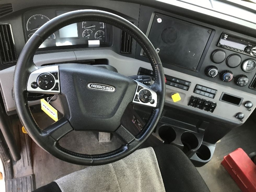 Day Cab Tractor-Heavy Duty Tractors-Freightliner-2020-T12664ST-Ste-Foy-PQ-553,460\n\t\tkm-$ 69,250 - Image 11