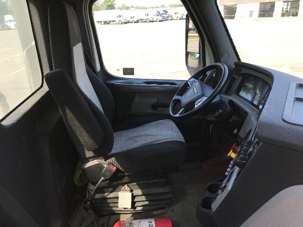 Day Cab Tractor-Heavy Duty Tractors-Freightliner-2020-T12664ST-Ste-Foy-PQ-553,460\n\t\tkm-$ 69,250 - Image 14