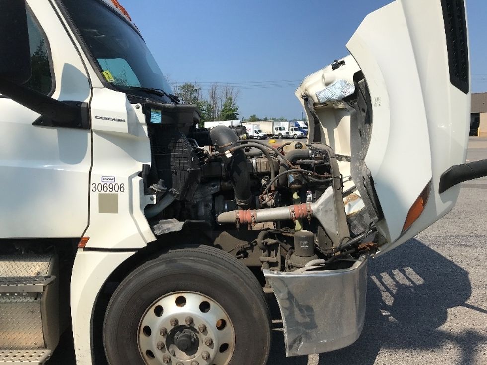 Day Cab Tractor-Heavy Duty Tractors-Freightliner-2020-T12664ST-Ste-Foy-PQ-553,460\n\t\tkm-$ 69,250 - Image 15