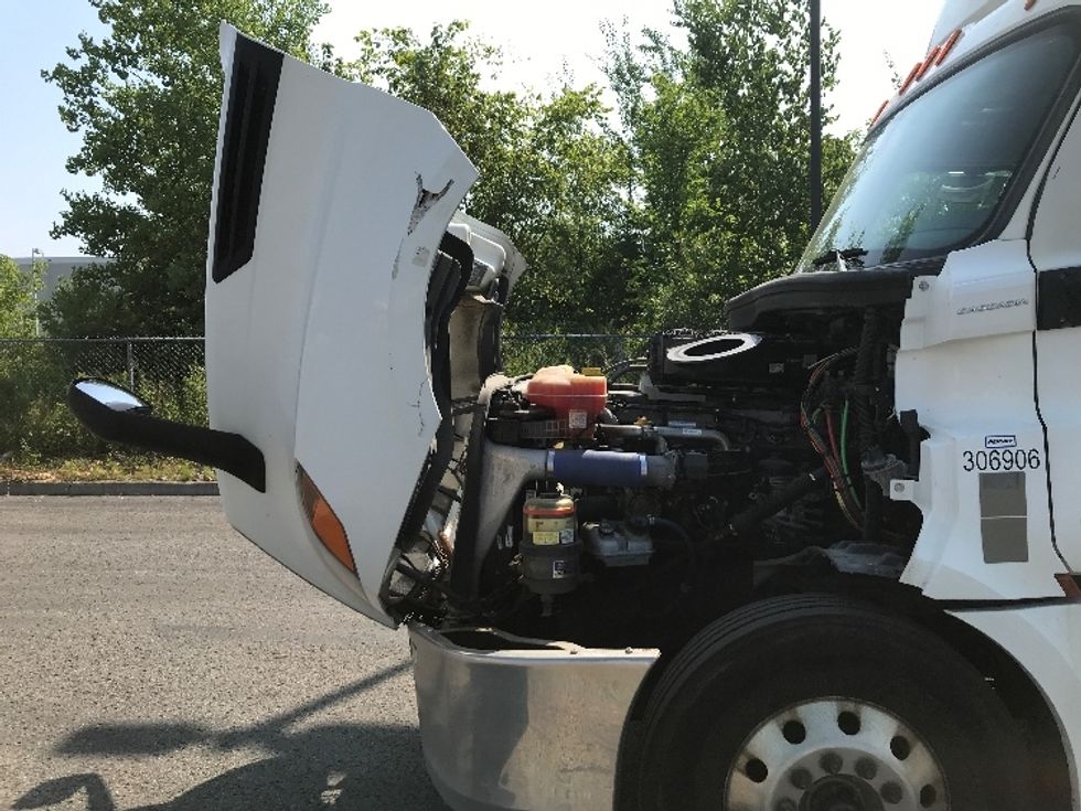 Day Cab Tractor-Heavy Duty Tractors-Freightliner-2020-T12664ST-Ste-Foy-PQ-553,460\n\t\tkm-$ 69,250 - Image 16
