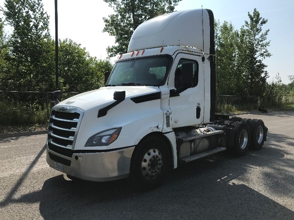 Day Cab Tractor-Heavy Duty Tractors-Freightliner-2020-T12664ST-Ste-Foy-PQ-553,460\n\t\tkm-$ 69,250 - Image 3