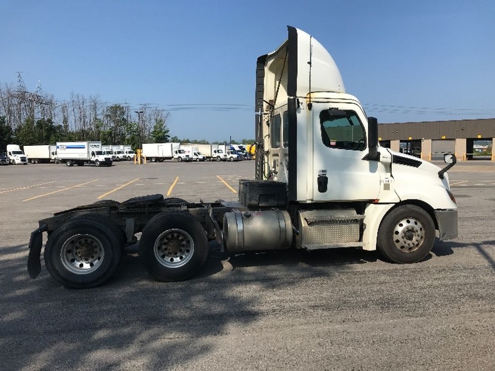 Day Cab Tractor-Heavy Duty Tractors-Freightliner-2020-T12664ST-Ste-Foy-PQ-553,460\n\t\tkm-$ 69,250 - Image 8