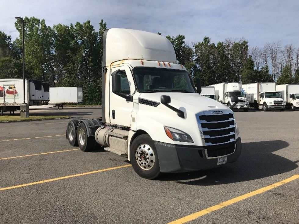 Day Cab Tractor-Heavy Duty Tractors-Freightliner-2020-T12664ST-Ste-Foy-PQ-952,531\n\t\tkm-$ 43,500 - Image 1